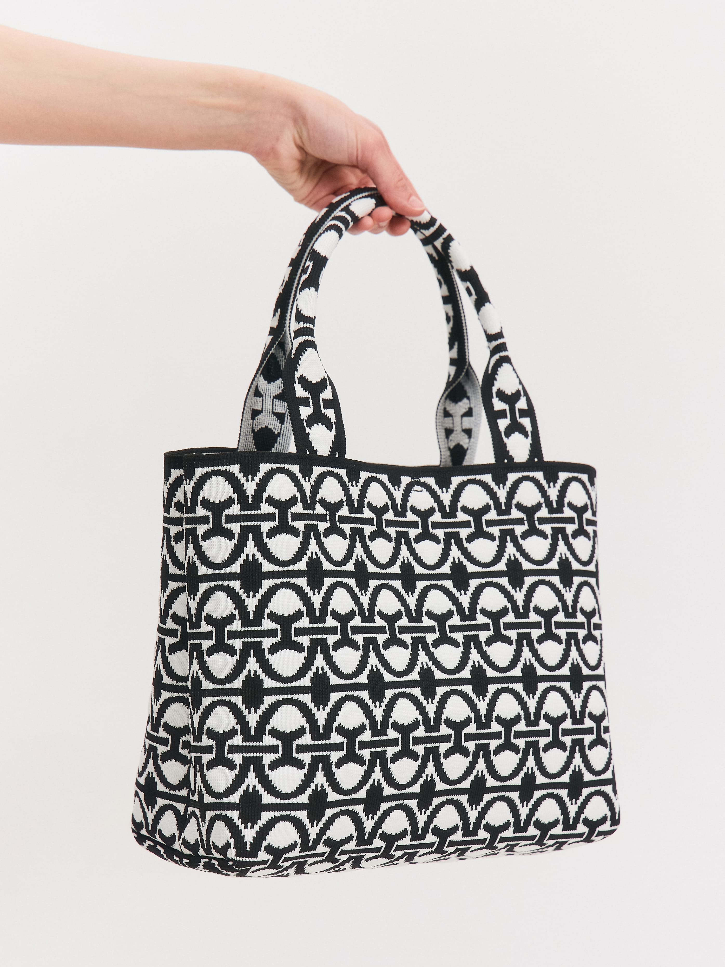 Сумка жаккардовая 2025-К01 (черный/белый)