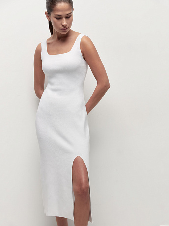 Платье из вискозы с разрезом Каре