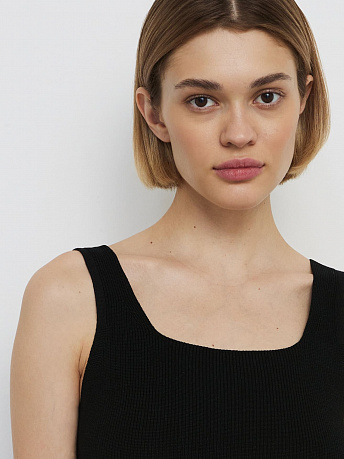 Платье из вискозы с разрезом Каре