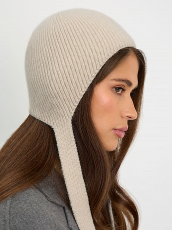 Чепчик из шерсти мериноса и кашемира Шапо